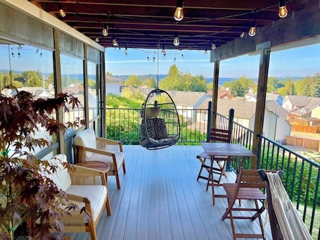 Stunning Views! - 3 Bedroom Hideaway with King Bed - Lower Unit of a Duplex