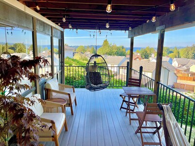 Stunning Views! - 3 Bedroom Hideaway with King Bed - Lower Unit of a Duplex