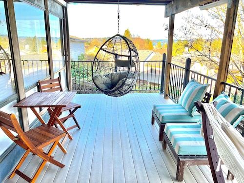 Stunning Views! - 3 Bedroom Hideaway with King Bed - Lower Unit of a Duplex