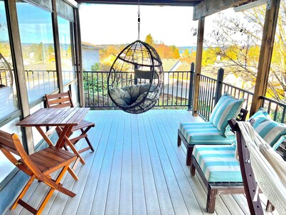 Stunning Views! - 3 Bedroom Hideaway with King Bed - Lower Unit of a Duplex