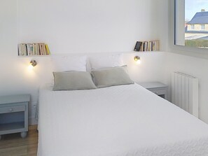 2 bedrooms, desk, Internet - Mahionias's cottage by Interhome (Longues-sur-Mer)