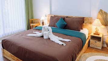 Escritorio, wifi gratis y ropa de cama