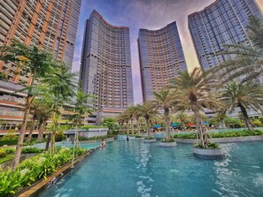 Outdoor pool - Nest By SanLiving - 1BR - PIK (Jakarta)