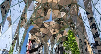 1BR Heart of D/T, near Aquarium, Whisky Distillery