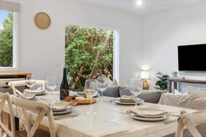 Unclassified image, 3 of 34, button - Sunny Shores by Ready Set Stay (Tootgarook)