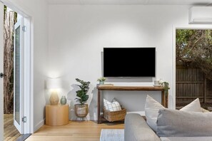 Unclassified image, 2 of 34, button - Sunny Shores by Ready Set Stay (Tootgarook)