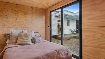 5 bedrooms, iron/ironing board, travel cot, free WiFi