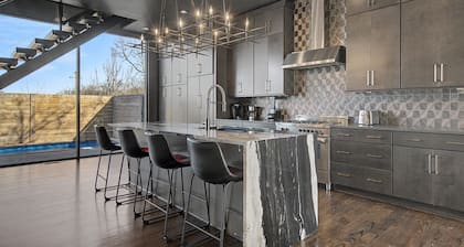 Modern Oasis Downtown Skyline View Prime Nashville