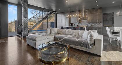 Modern Oasis Downtown Skyline View Prime Nashville