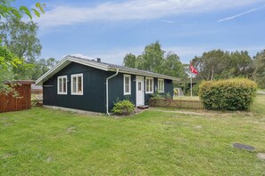 Exterior - Lovely holiday home with garden near water (Rødby)
