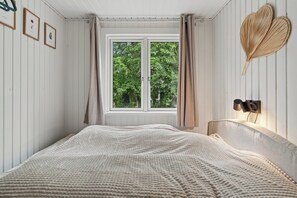 3 bedrooms, iron/ironing board, free WiFi - Lovely holiday home with garden near water (Rødby)