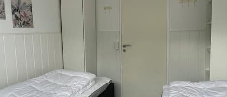 3 bedrooms, iron/ironing board, free WiFi