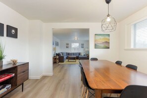 Interior - Best Location in Town! Walkable Westside 3BR (Bend)