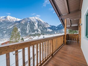 Unclassified image, 3 of 20, button