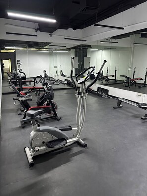 Fitness facility - Splendid 2BHK in Al Khan, Sharjah near Dubai/Sharjah border with balcony (Sharjah)