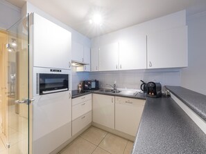 Fridge, microwave, oven, dishwasher - Charming apartment with cozy terrace (Middelkerke)