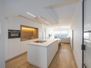 Coffee/tea maker, fridge, microwave, oven - Luxurious apartment with stunning sea view (Middelkerke)