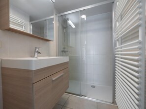Shower, hair dryer - Apartment within walking distance of the beach (Middelkerke)