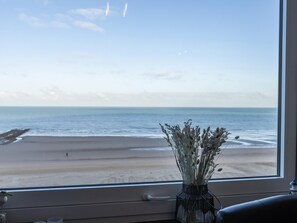 Beach nearby - Cosy studio with sleeping area and sea view (Middelkerke)