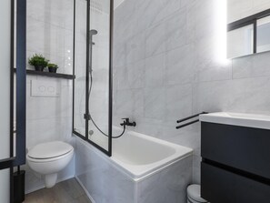 Bathroom - Cosy studio with sleeping area and sea view (Middelkerke)