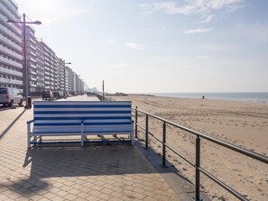 Beach nearby - Apartment with terrace on the seafront promenade (Middelkerke)
