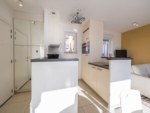 Fridge, microwave, oven, coffee/tea maker - Exclusive penthouse with 2 sunny terraces (Middelkerke)