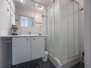 Shower, hair dryer - Well-maintained apartment with sea view (Middelkerke)