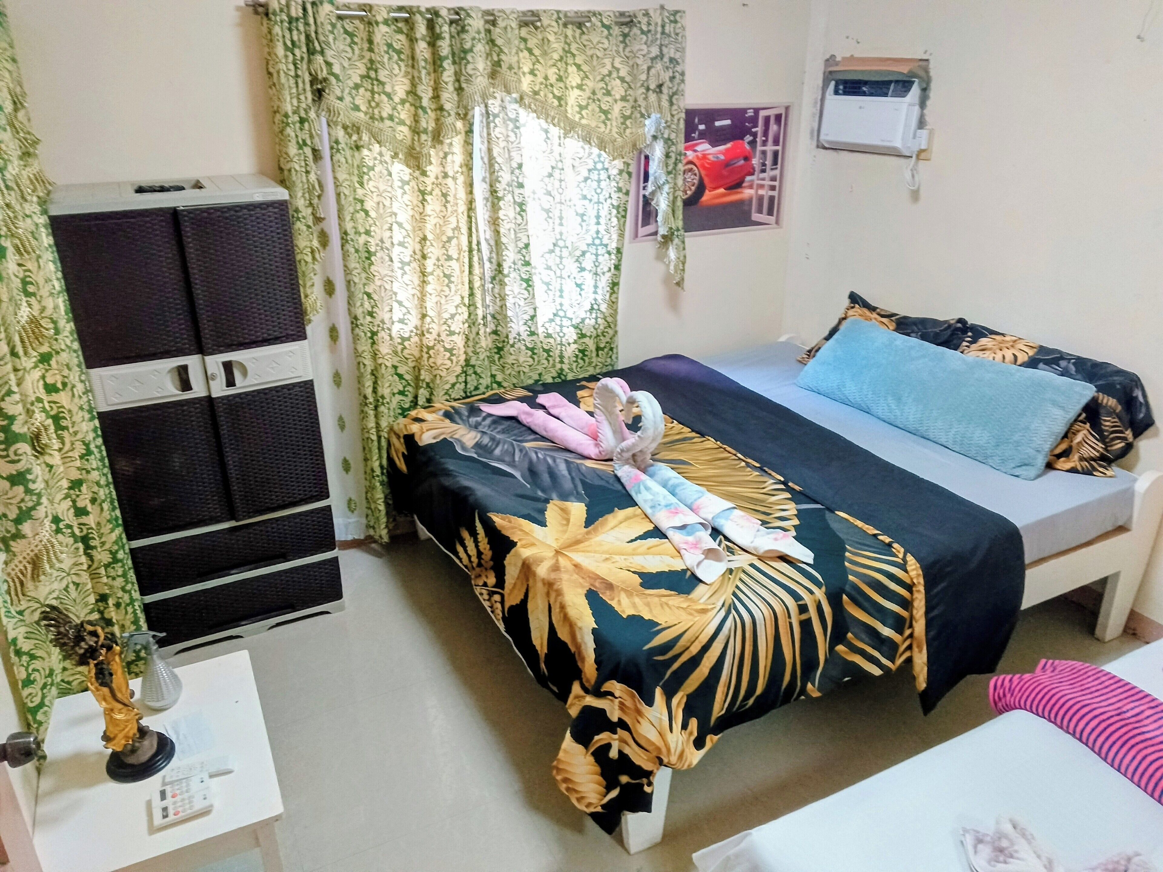 1 bedroom, internet, bed sheets