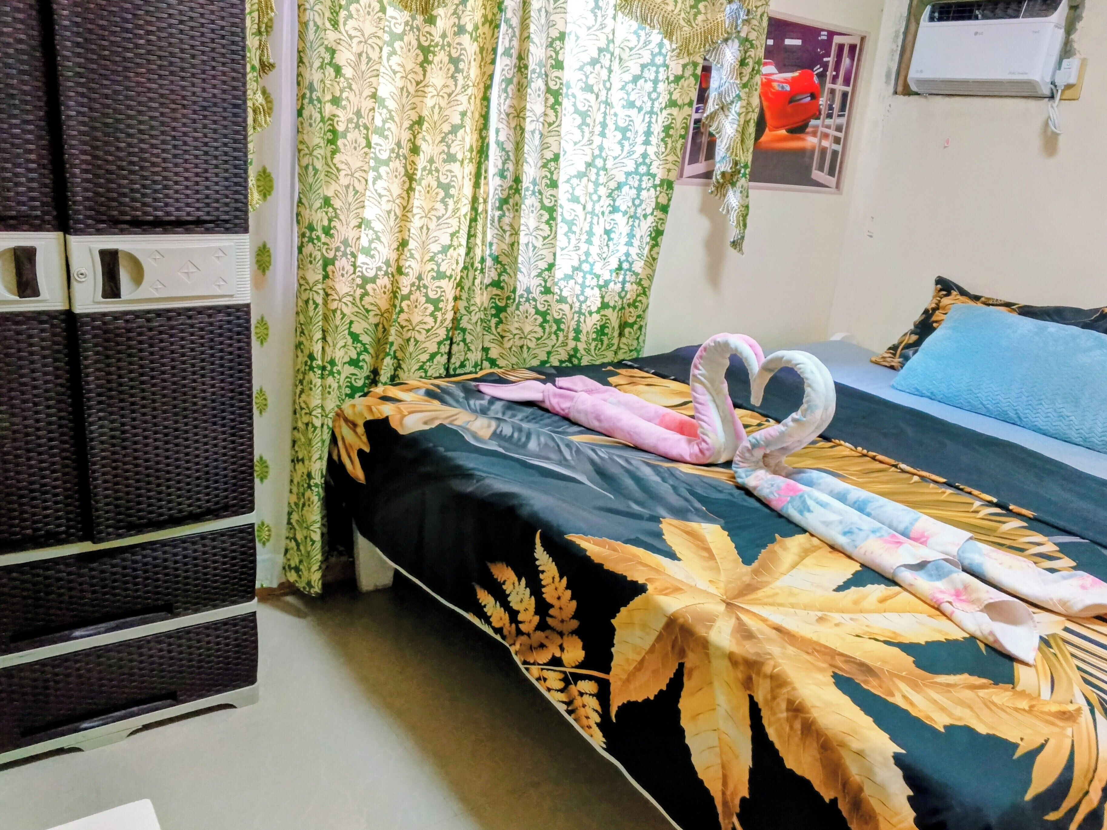 1 bedroom, internet, bed sheets