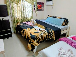 1 bedroom, Internet, bed sheets - One Bed Room Aircon on Mambajao, Camiguin - 8 min Drive to Ardent Hot Spring (Mambajao)