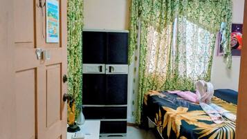 1 bedroom, internet, bed sheets