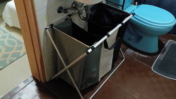 Shower, bidet, towels, toilet paper