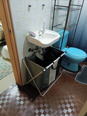 Shower, bidet, towels, toilet paper - One Bed Room Aircon on Mambajao, Camiguin - 8 min Drive to Ardent Hot Spring (Mambajao)