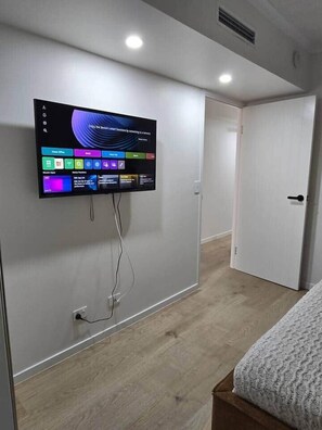 1 bedroom, iron/ironing board, free WiFi, bed sheets - 1 Bed Apartment in the City (Townsville City)