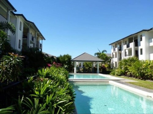 3 Bed 2 Bath Secure Parking - West End Apartment