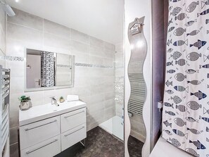 Bathroom - Montreuil by Interhome (Narbonne-Plage)