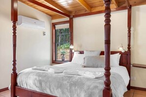 1 bedroom, WiFi, bed sheets - Mountainside Villa Four – Boroka (Halls Gap)