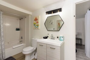 Towels, soap, shampoo - Westside Hidden Gem! Walkable 2 BR (Bend)