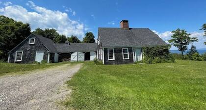 Private Beach! Passamaquoddy Bay Cottage