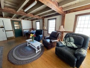 Foyer, livres, chaĂźne audio