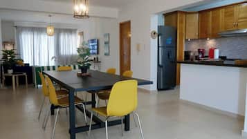 Apartment, 2 Bedrooms, Accessible, Balcony | Dining room