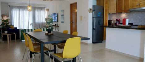 Apartment, 2 Bedrooms, Accessible, Balcony | Dining room