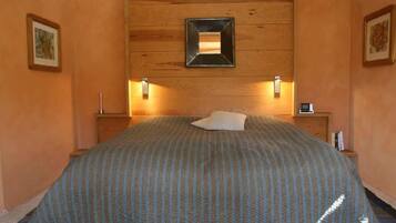 3 bedrooms, individually furnished, iron/ironing board, bed sheets