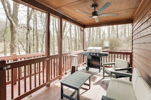 Outdoor dining - ‘Raley's Retreat’ w/ Hot Tub: 2 Mi to Dtwn Boone! (Boone)