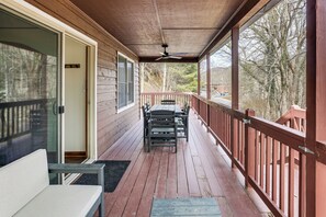 Outdoor dining - ‘Raley's Retreat’ w/ Hot Tub: 2 Mi to Dtwn Boone! (Boone)