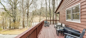 ‘Raley's Retreat’ w/ Hot Tub: 2 Mi to Dtwn Boone!