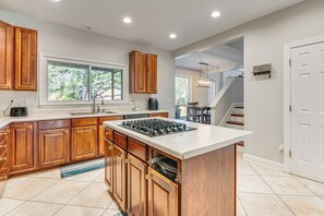 Fridge, microwave, stovetop, dishwasher - Outdoor Kitchen! Spacious Stone Mountain Retreat (Stone Mountain)