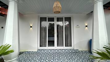 Phòng đôi tiện nghi đơn giản, ban công, quang cảnh hồ bơi | Truy cập Internet không dây miễn phí