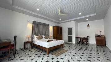 Phòng đôi tiện nghi đơn giản, ban công, quang cảnh hồ bơi | Truy cập Internet không dây miễn phí