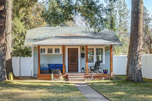 Walk to Town & Beaches! Cozy Home in Coeur d'Alene